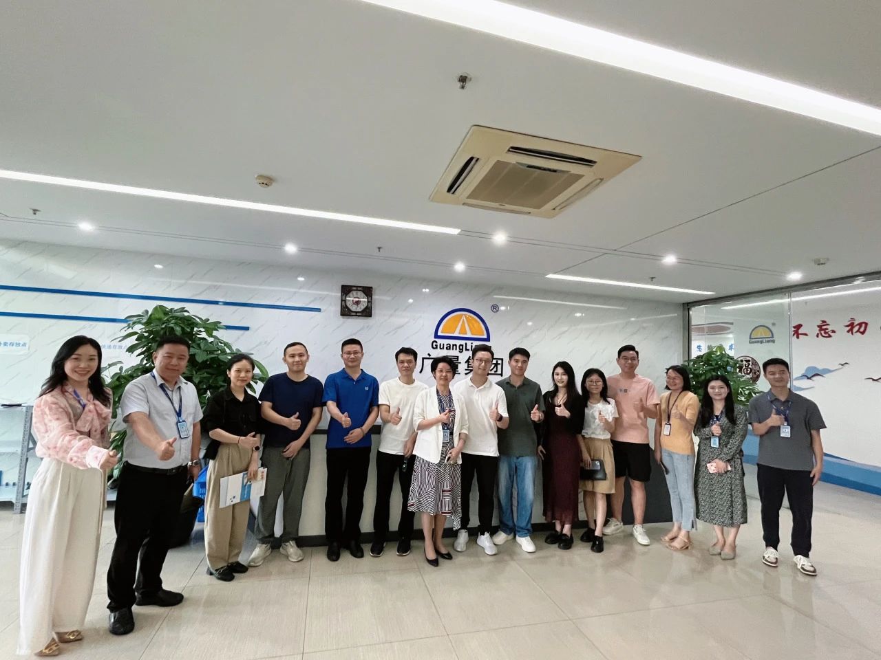 东莞南城都会更新中心携企业考察团莅临永乐高ylg888888集团旅行交流